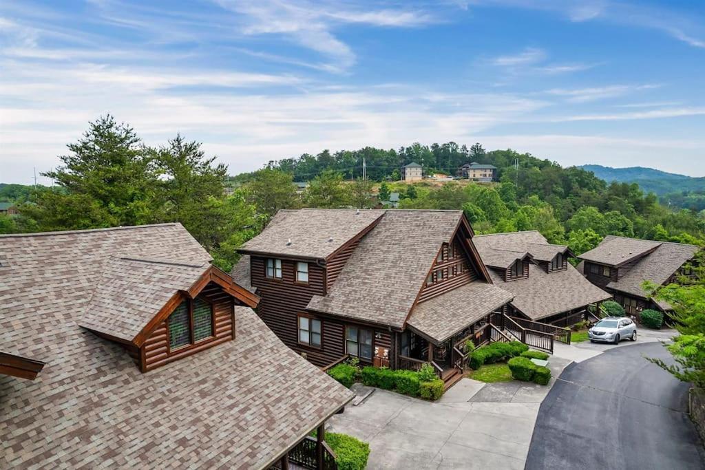 2 Miles From Dollywood Family Resort With Seasonal Outdoor Swimming Pool, Year Around Heated Indoor Swimming Pool, Townhome Style Cabin, Private Hot Tub, Arcade, Tv, Wifi, Kitchen With Refrigerator, Washer And Dryer بيدجن فورج المظهر الخارجي الصورة